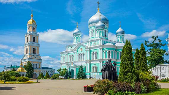 Поминовение имени у мощей преподобного Серафима Саровского (Дивеево)